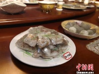 甘肃洮河石“做”百余道菜肴 荤素俱全造型逼真