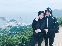 张钧甯带妈妈香港爬山 母女二人合照超养眼