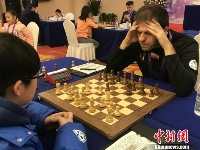 亚洲国际象棋业余锦标赛郑州开赛 棋手沉思显百态