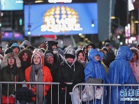 紐約時報廣場雨中迎新年