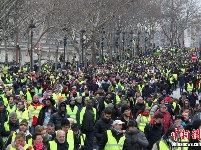 法国2019年首轮示威 巴黎数以千计民众游行抗议