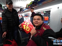 上海铁路推出“快递员专列”