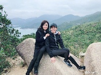 张钧甯带妈妈香港爬山 母女二人合照超养眼