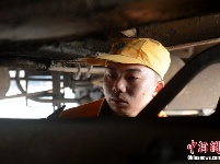 探访广西春运背后的隐形人 “铁路医生”问诊忙