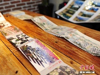 长春7旬老人收藏明信片48年 6千张见证国家变迁