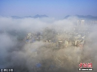 桂林现平流雾景观 云雾缭绕宛如仙境