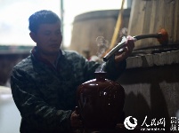 贵州小山村“扶贫酒坊”米酒香