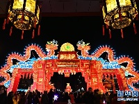 甘肃兰州：彩灯璀璨迎新春