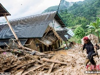 印尼西爪哇省发生山体滑坡致15人死25人失踪