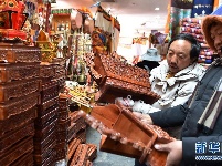 拉萨：五彩年货