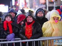 纽约时报广场雨中迎新年