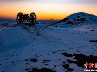 夕阳明月映照“雪色”敦煌古阳关