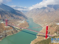 川藏“新干线”雅康高速公路全线试通车