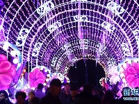 甘肃兰州：彩灯璀璨迎新春