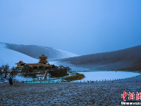 古郡敦煌迎新年初雪