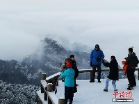 黄山迎来今冬第三场雪 云海雾凇壮美景观齐现