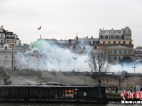 巴黎市中心在2019年首轮示威中陷入混乱
