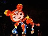 趵突泉迎春花灯准备就绪