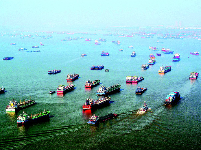 武汉新港年吞吐量突破亿吨