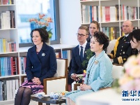 彭丽媛同芬兰总统夫人豪吉欧欣赏音乐诗会