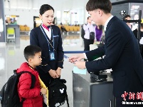 “小候鸟”返乡过年 无人陪伴儿童出行迎高峰
