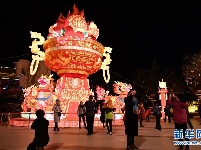 甘肃兰州：彩灯璀璨迎新春