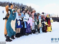 日本雪场举办Cosplay节日 爱好者不惧严寒变装上阵