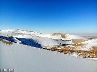 航拍雪后月牙泉景区美景如画
