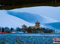古郡敦煌迎新年初雪
