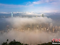 香港迎来平流雾 维港宛如人间仙境 