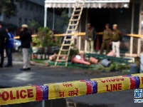 印度新德里一酒店起火致17人死亡