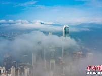香港迎来平流雾 维港宛如人间仙境 