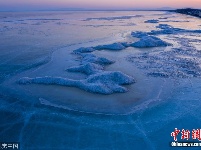 天气升温变暖 中俄界湖兴凯湖坚冰融化