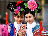 英国华人庆祝春节 中国特色文化元素引人注目 