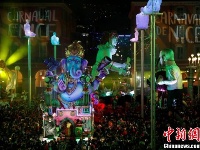 第135届尼斯狂欢节开幕 夜幕之下“巨人”横行