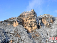 崆峒山雪后初霁 蓝天白雪辉映高山古刹