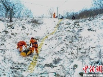 湖北襄阳消防开展雨雪冰冻天气应急救援演练