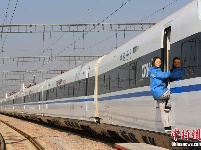 探访中国首支高铁女子机械师乘务队 平均年龄23岁 
