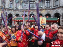 比利时华侨华人举行“春节巡游”欢庆新春