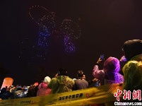 南京“国际青年追梦跑”激情开跑 666架无人机助阵