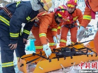 湖北襄阳消防开展雨雪冰冻天气应急救援演练