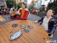 “盘中餐”不翼而飞 武汉街边雕塑群遭破坏