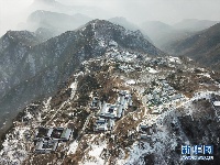 雪落泰山 冬景如画