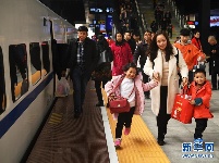 全国铁路迎来新一轮春运客流高峰