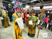 “汉剧”地铁快闪玩穿越