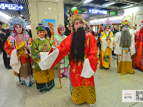 “汉剧”地铁快闪玩穿越