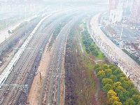 武汉：发现问题立行立改 让铁路沿线变身城市风景线