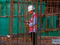 中国援柬国家体育场工地上的“暴走哥”