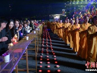 四川峨眉“万盏明灯供普贤”祈福活动举行