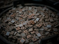 湖北60后硬核老板：卖房收藏千万块铅字，自建活字博物馆